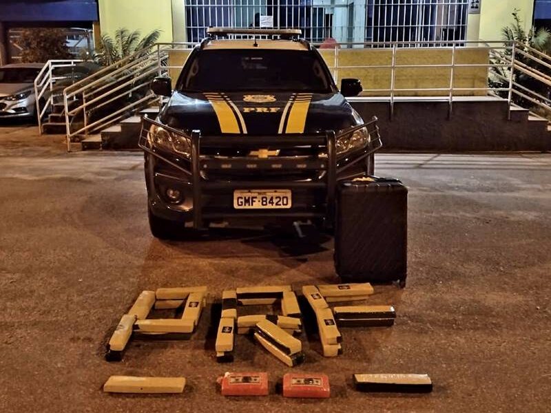 PRF prende homem que transportava 27 kg de drogas de Muriaé para Piúma