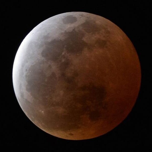 Eclipse e maior superlua do ano ocorrem nesta semana; saiba como observar