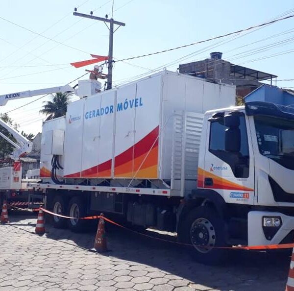 Geradores móveis reduzem número de clientes sem energia durante manutenções preventivas