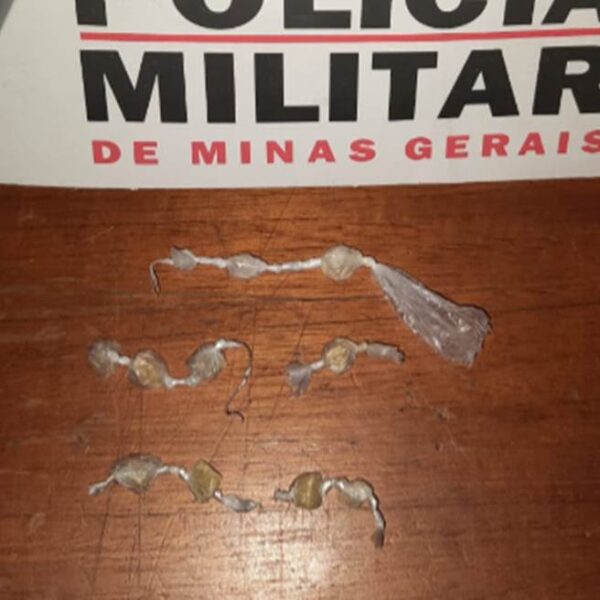 PM de Leopoldina prende homem com 10 pedras de crack no Limoeiro