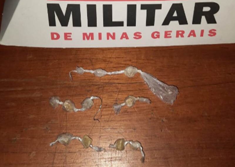 PM de Leopoldina prende homem com 10 pedras de crack no Limoeiro