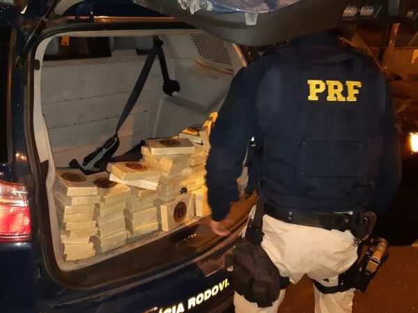 PRF apreende 70 tabletes de pasta base de cocaína na BR-116 em Leopoldina
