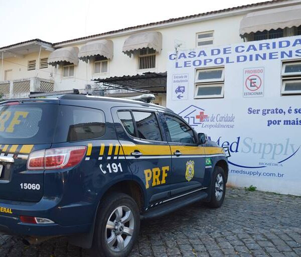 Caminhoneiro reage a tentativa de assalto e é esfaqueado na BR-116 em Leopoldina