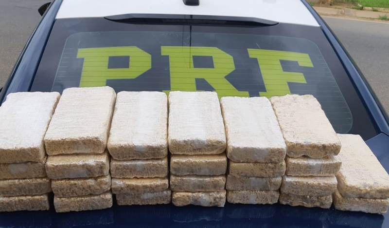 Homem é preso e cerca de 26 kg de crack são apreendidos pela PRF em Leopoldina