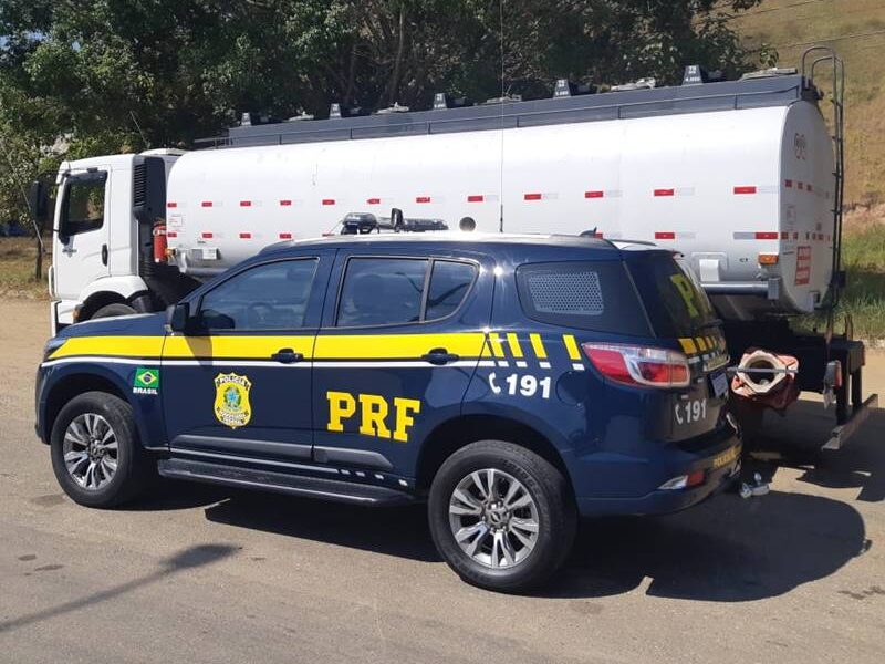 PRF apreende em Muriaé caminhão com 24 mil litros de combustível com documentação fiscal irregular