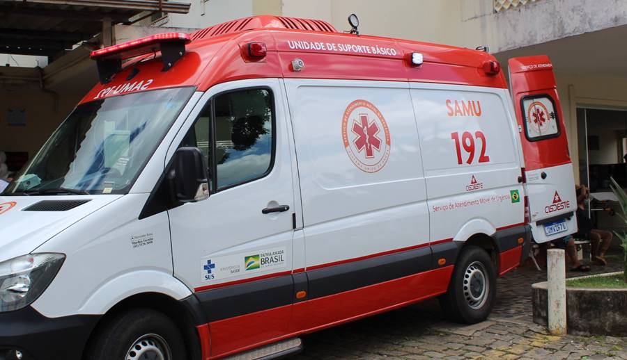 Moradores em situação de rua brigam e homem é esfaqueado em Leopoldina