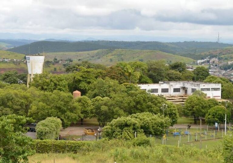 Moradores da Cohab Nova em Leopoldina reclamam de constantes interrupções no abastecimento de água