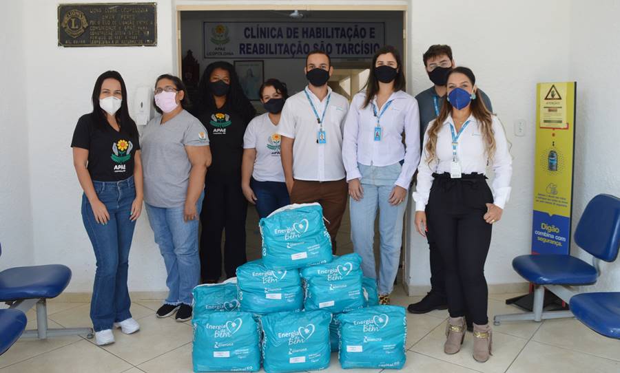 Apae Leopoldina recebe 50 cestas de mantimentos doadas pela Energisa