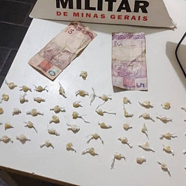 PM de Leopoldina prende homem e apreende 51 pedras de crack no Bairro Seminário