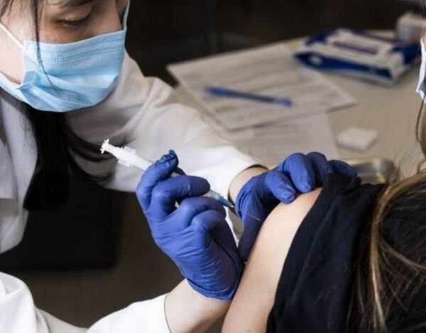 Secretaria de Saúde anuncia datas de vacinação para trabalhadores da educação em Leopoldina