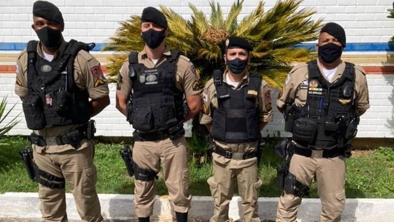 Dois são detidos ao serem flagrados pela PM com drogas na Getúlio Vargas