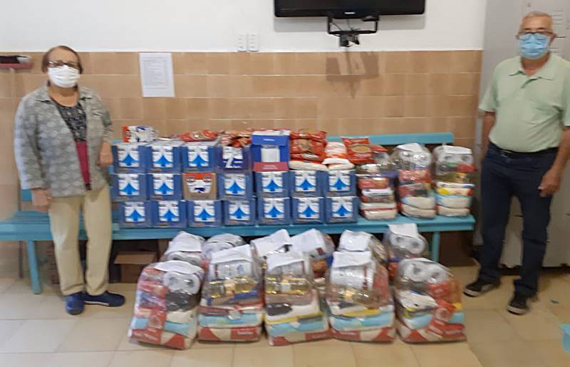 Voluntária troca presentes de aniversário por doações para instituições de Leopoldina