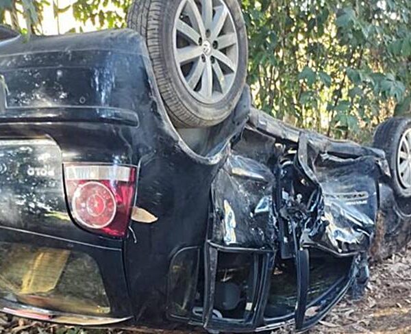 Batida entre dois carros deixa feridos na MG-454 em Recreio