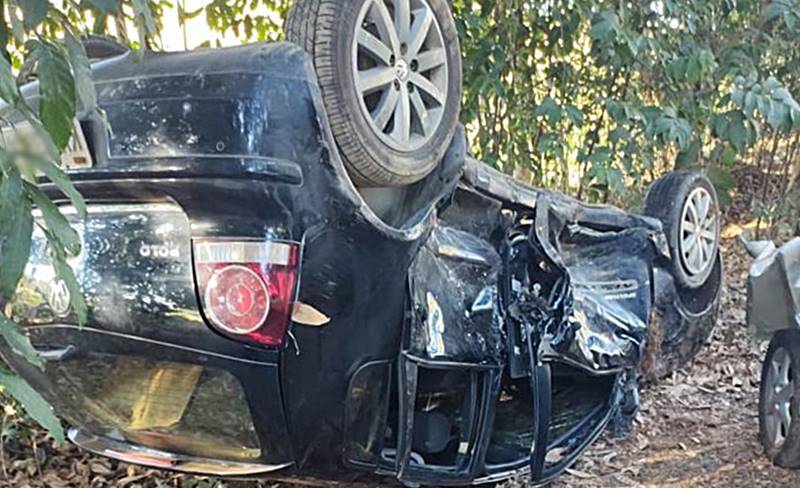 Batida entre dois carros deixa feridos na MG-454 em Recreio