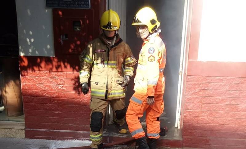 Corpo de Bombeiros é acionado após ‘fumacê’ no Centro de Leopoldina