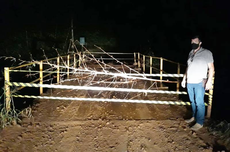 Prefeitura interdita ponte entre Leopoldina e distrito de Providência