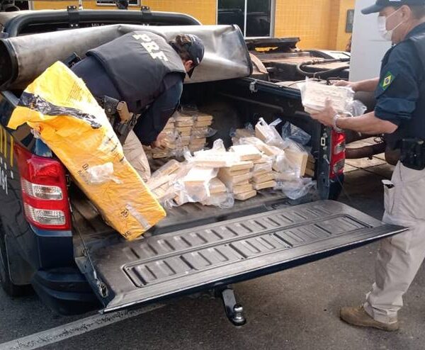 PRF faz apreensão de aproximadamente 500 quilos de pasta base de cocaína em Leopoldina