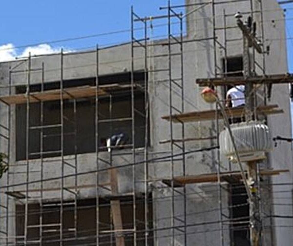 Energisa registra 58% de aumento nos riscos de acidentes com reformas e construções próximas a redes elétricas