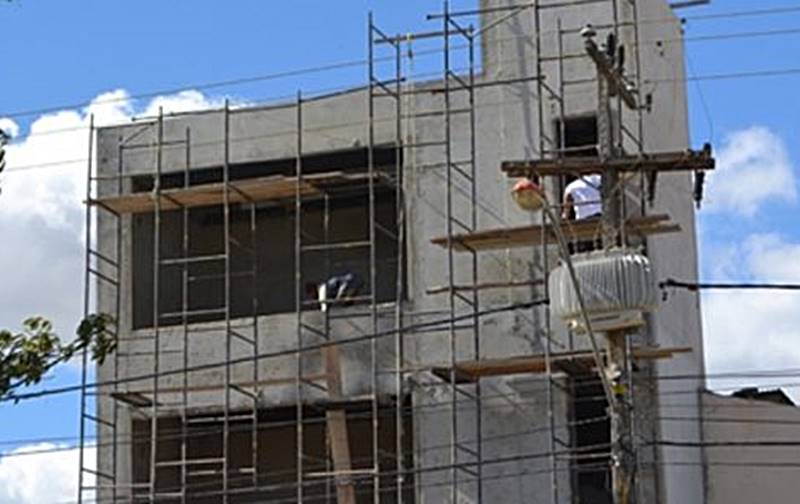 Energisa registra 58% de aumento nos riscos de acidentes com reformas e construções próximas a redes elétricas