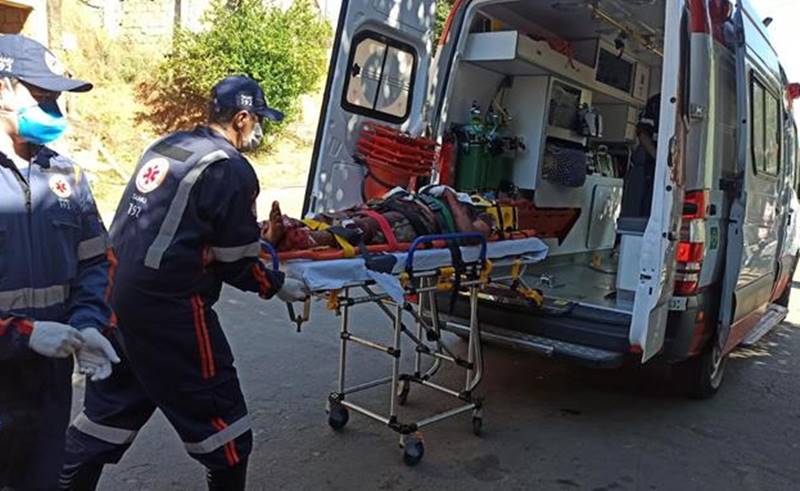 Homem é atingido por seis golpes de faca em Muriaé