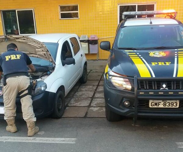 PRF recupera em Leopoldina carro com registro de roubo em Nova Iguaçu