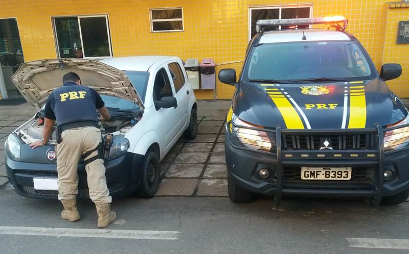 PRF recupera em Leopoldina carro com registro de roubo em Nova Iguaçu