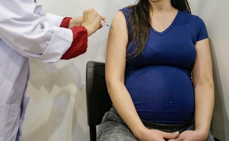 Leopoldina começa vacinação contra Covid-19 em grávidas com comorbidades
