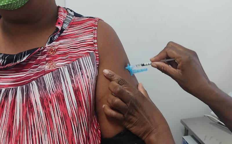 Leopoldina vacina adultos a partir de 57 anos contra a Covid-19