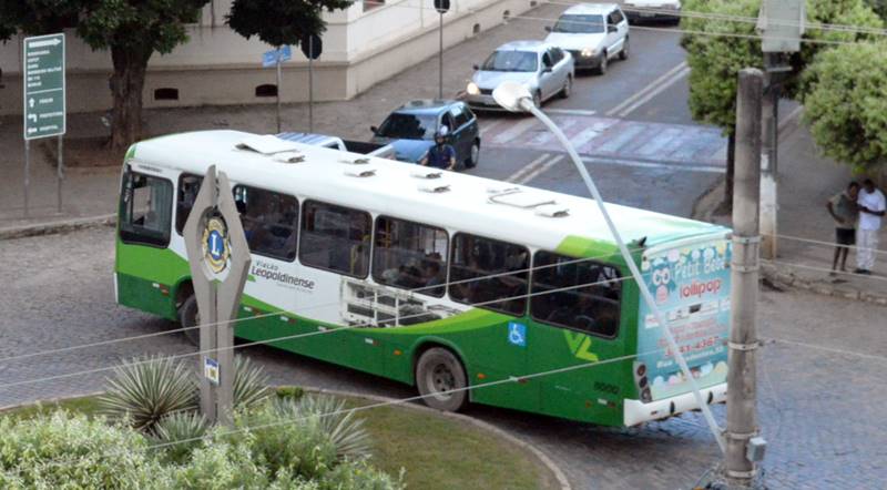 Oito vereadores de Leopoldina derrubam veto do prefeito e diminuem prazo de concessão do transporte coletivo