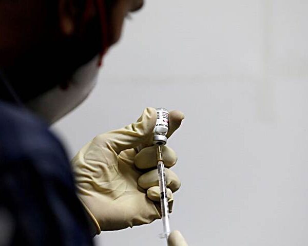 Anvisa suspende autorização de importação da vacina Covaxin