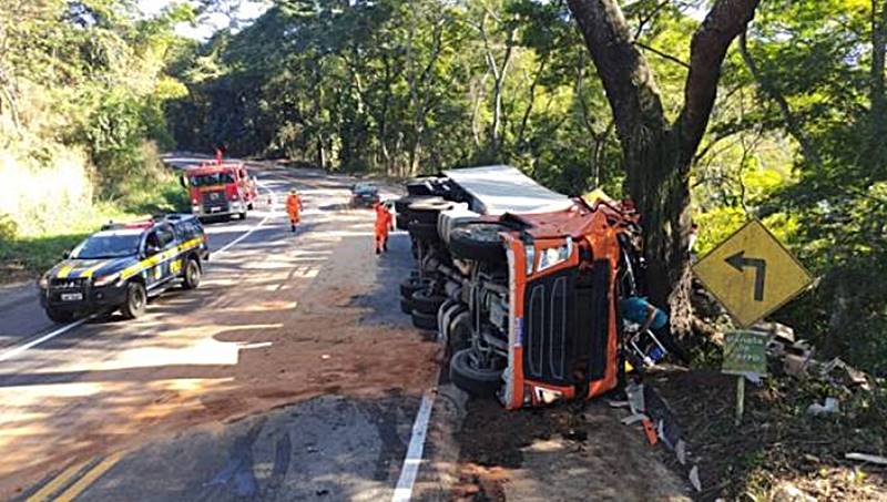 Motorista fica ferido após acidente na BR-356 em Muriaé