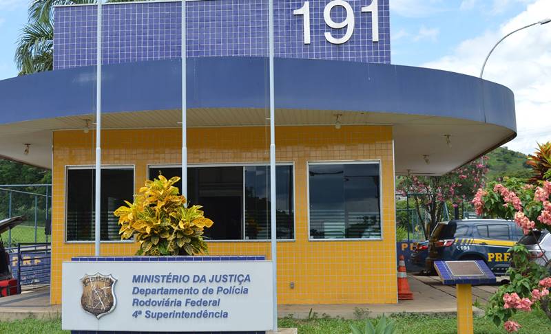 Campanha beneficente da PRF arrecada alimentos em Leopoldina