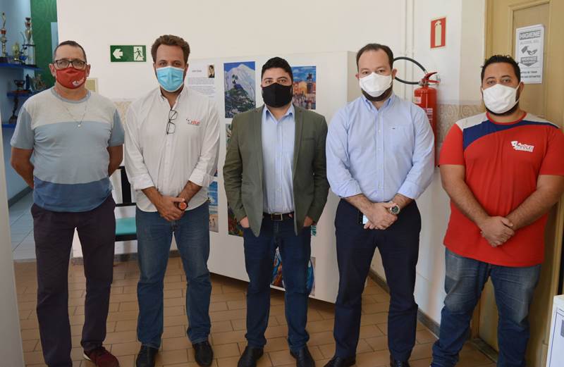 Presidente da Federação Mineira de Vôlei visita Leopoldina