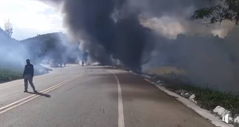 Trecho da BR-116 é liberado após carreta pegar fogo em Muriaé