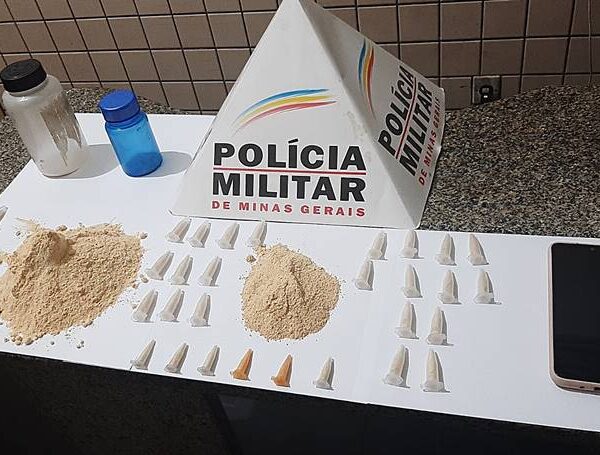PM de Leopoldina apreende cocaína durante cumprimento de mandado no Bandeirantes