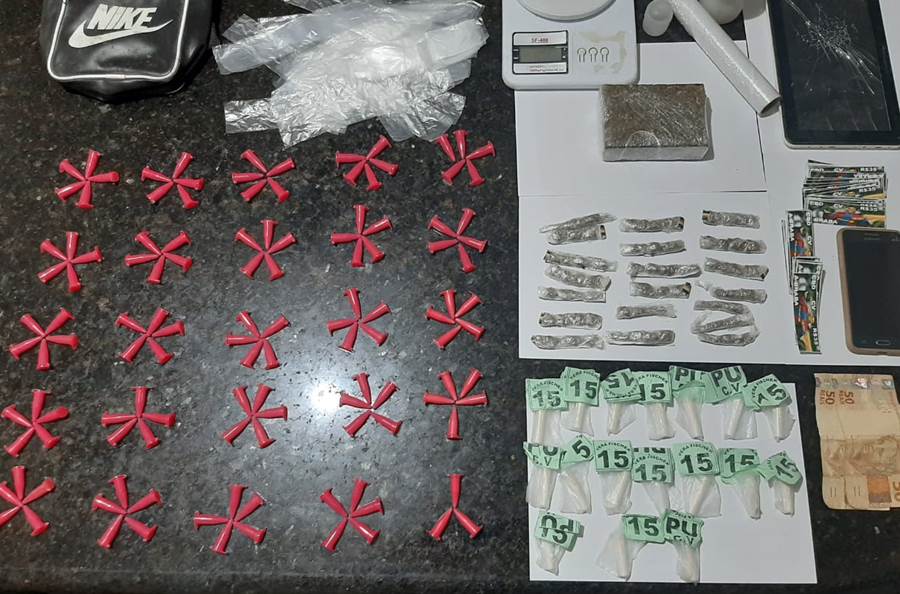 PM de Leopoldina fecha ‘boca de fumo’ e apreende drogas no São Cristóvão