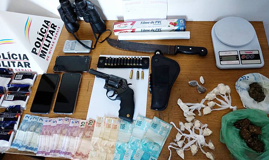 Operação da PM prende duas pessoas e apreende arma e drogas em Argirita