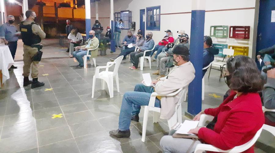 PM de Leopoldina realiza reunião comunitária com proprietários rurais de Piacatuba
