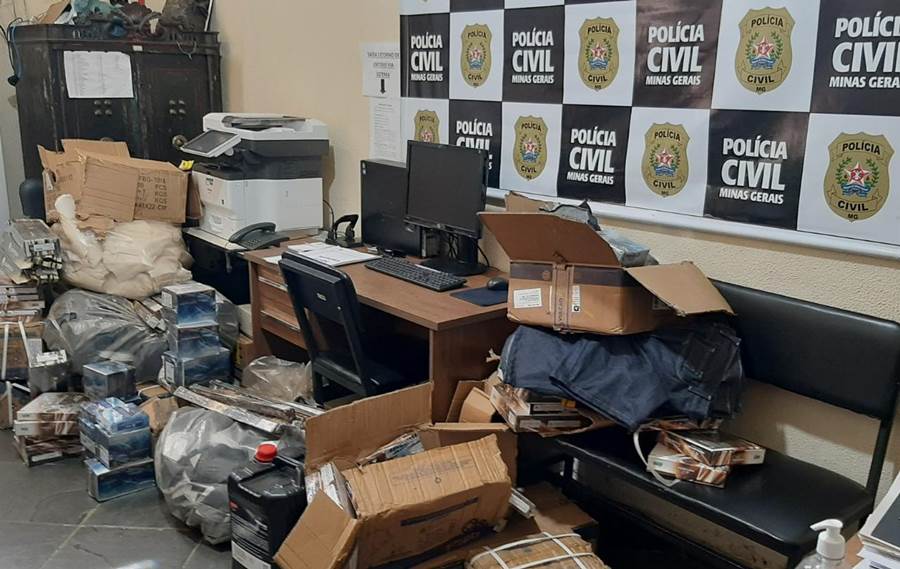 Polícia Civil de Leopoldina recupera parte de carga saqueada de caminhão acidentado