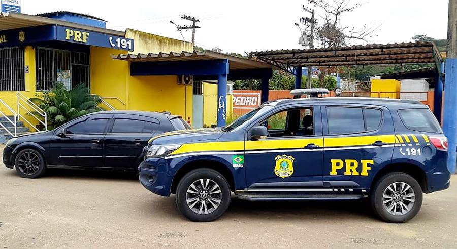 PRF recupera em Muriaé carro roubado há 9 anos em Nova Friburgo