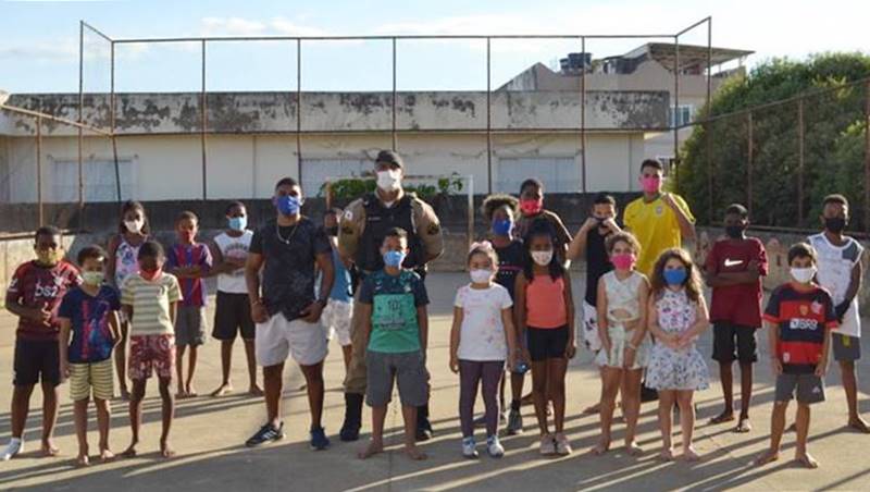 Polícia Militar de Leopoldina faz palestra para crianças do projeto social ‘Em busca de um sonho’