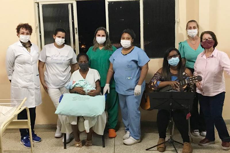 Polo de Saúde leva Projeto Gota de Leite à maternidade da Casa de Caridade Leopoldinense