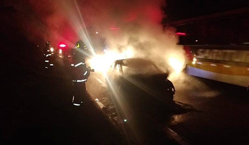 Carro atropela e mata pedestre em Barbacena