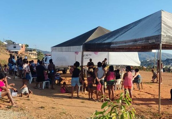 PM de Leopoldina realiza ação de combate à violência doméstica no Bairro Solar