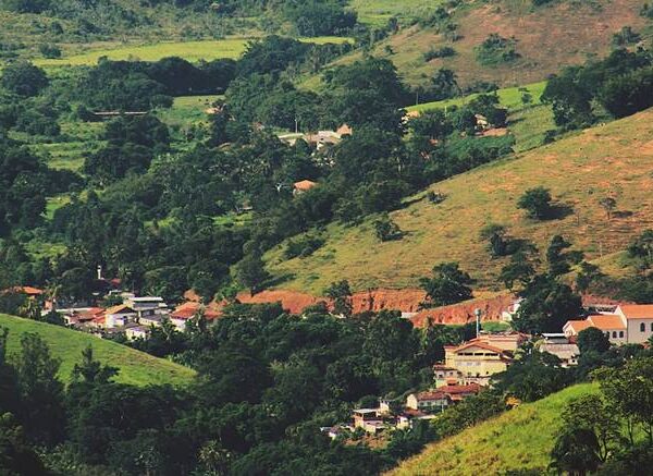 Criança de 6 anos morre atropelada por trator na zona rural de Argirita