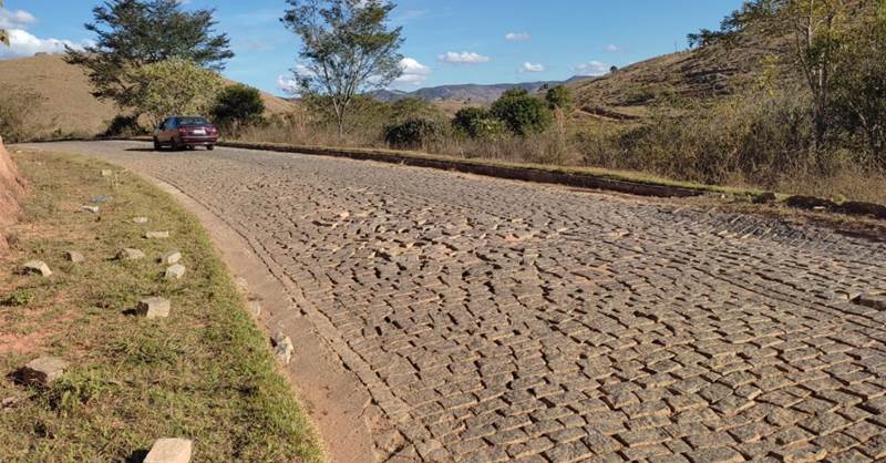 Câmara aprova pedido para reforma de calçamento em avenida de Ribeiro Junqueira
