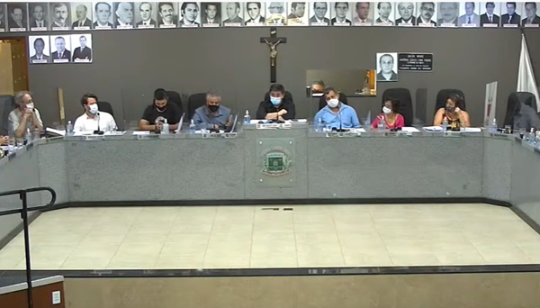 Câmara Municipal de Leopoldina acaba com voto secreto e recesso de meio do ano