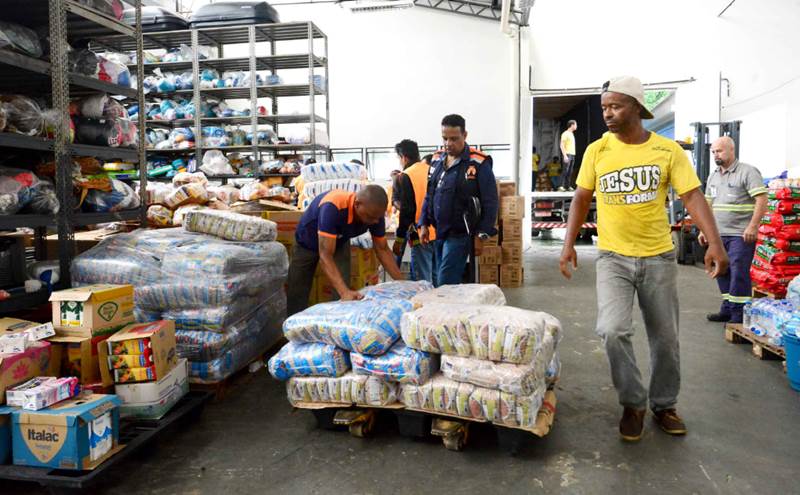 Defesa Civil distribui 90 mil cestas básicas aos 853 municípios de Minas