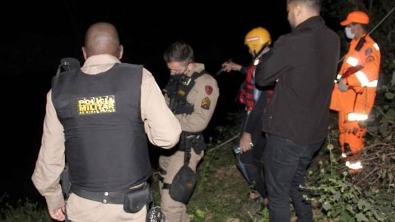 Corpo de jovem baleado na nuca é encontrado boiando no Rio Muriaé