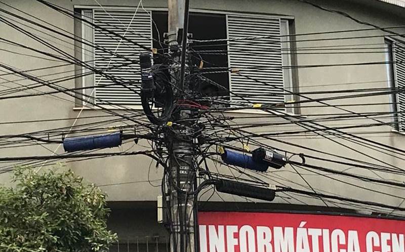 Indicação do Vereador José Augusto Cabral quer regularizar fios e cabos em postes de energia em Leopoldina